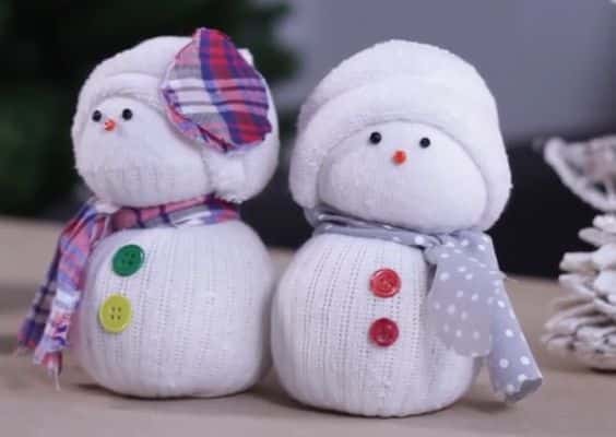 fabriquer un bonhomme de neige en chaussette 2