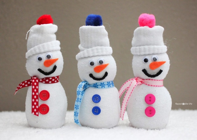 fabriquer un bonhomme de neige en chaussette 6