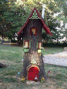 maison de gnome faites de troncs arbres 10