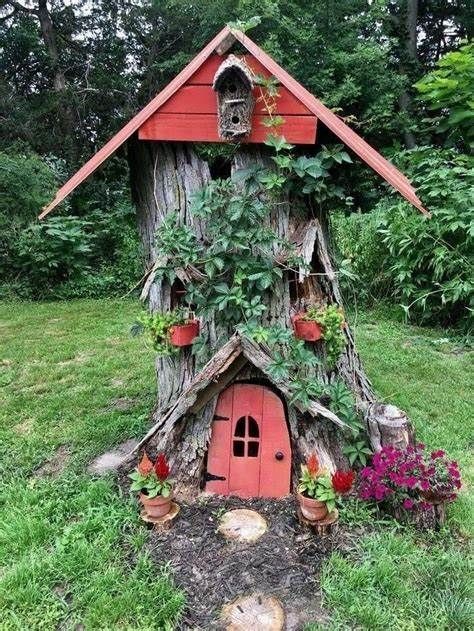maison de gnome faites de troncs arbres 12