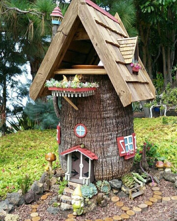 maison de gnome faites de troncs arbres 4
