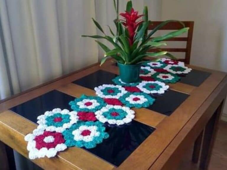 Tendance déco Mariage : le chemin de table en tissu - A la Une