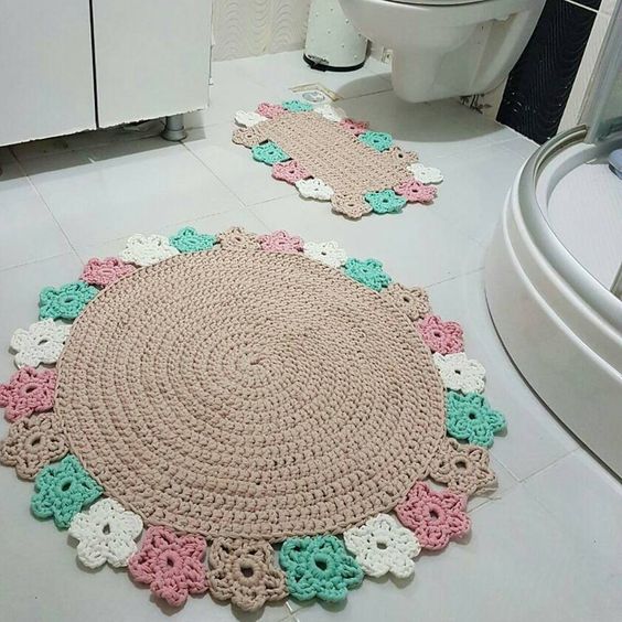 idees pour utiliser des tapis au crochet salle bain 3