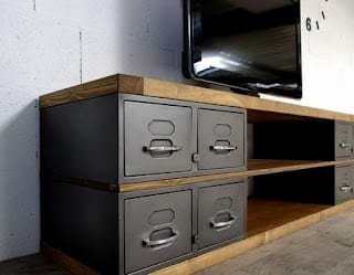 utiliser de vieilles armoires en acier dans la decoration meuble television