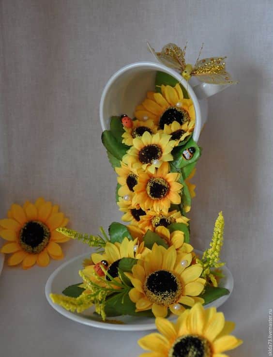 tasse flottante avec cascade de fleurs 7