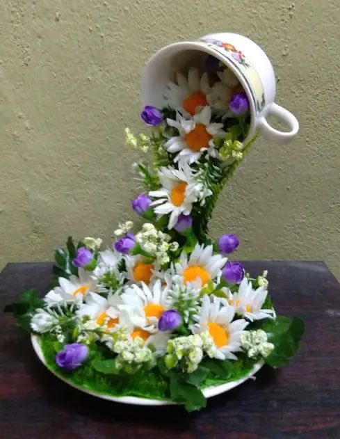 tasse flottante avec cascade de fleurs 8