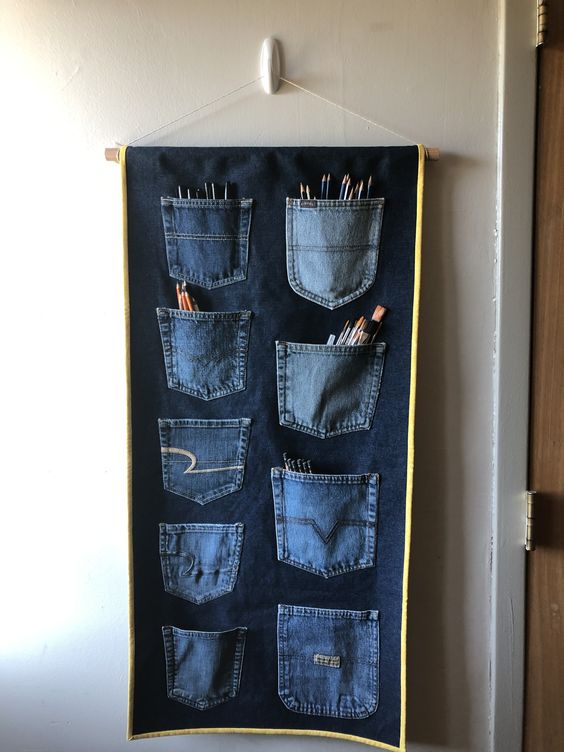 organisateur mural fabrique a partir de vieux jeans 4