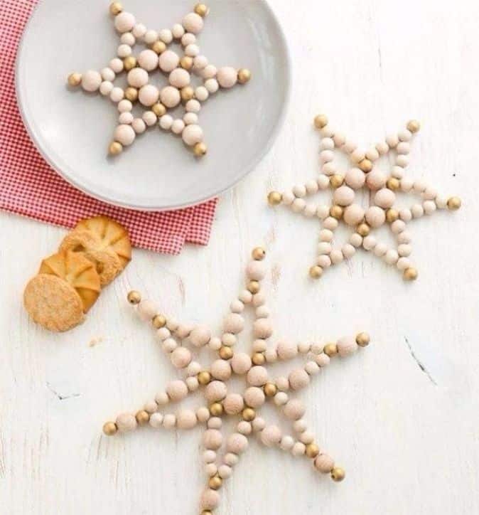 idees de noel avec des perles en bois 1