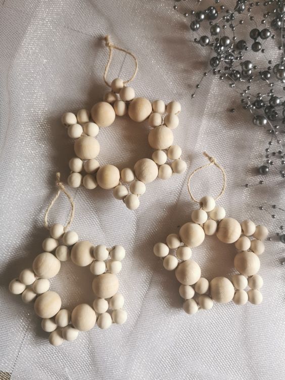 idees de noel avec des perles en bois 9