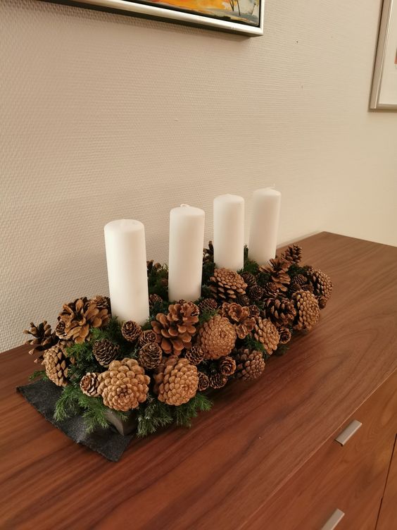 deco de noel avec des pommes de pin a la maison 1