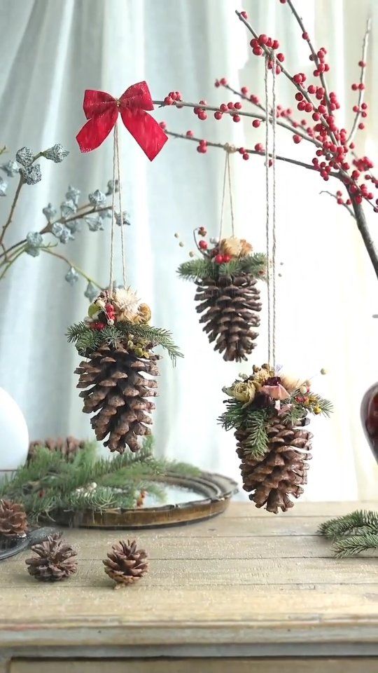 deco de noel avec des pommes de pin a la maison 9