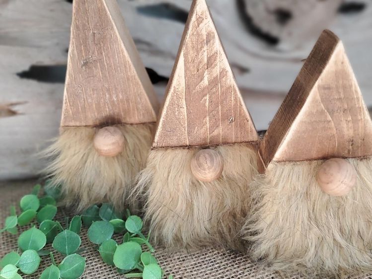 gnomes de noel avec des triangles en bois 5