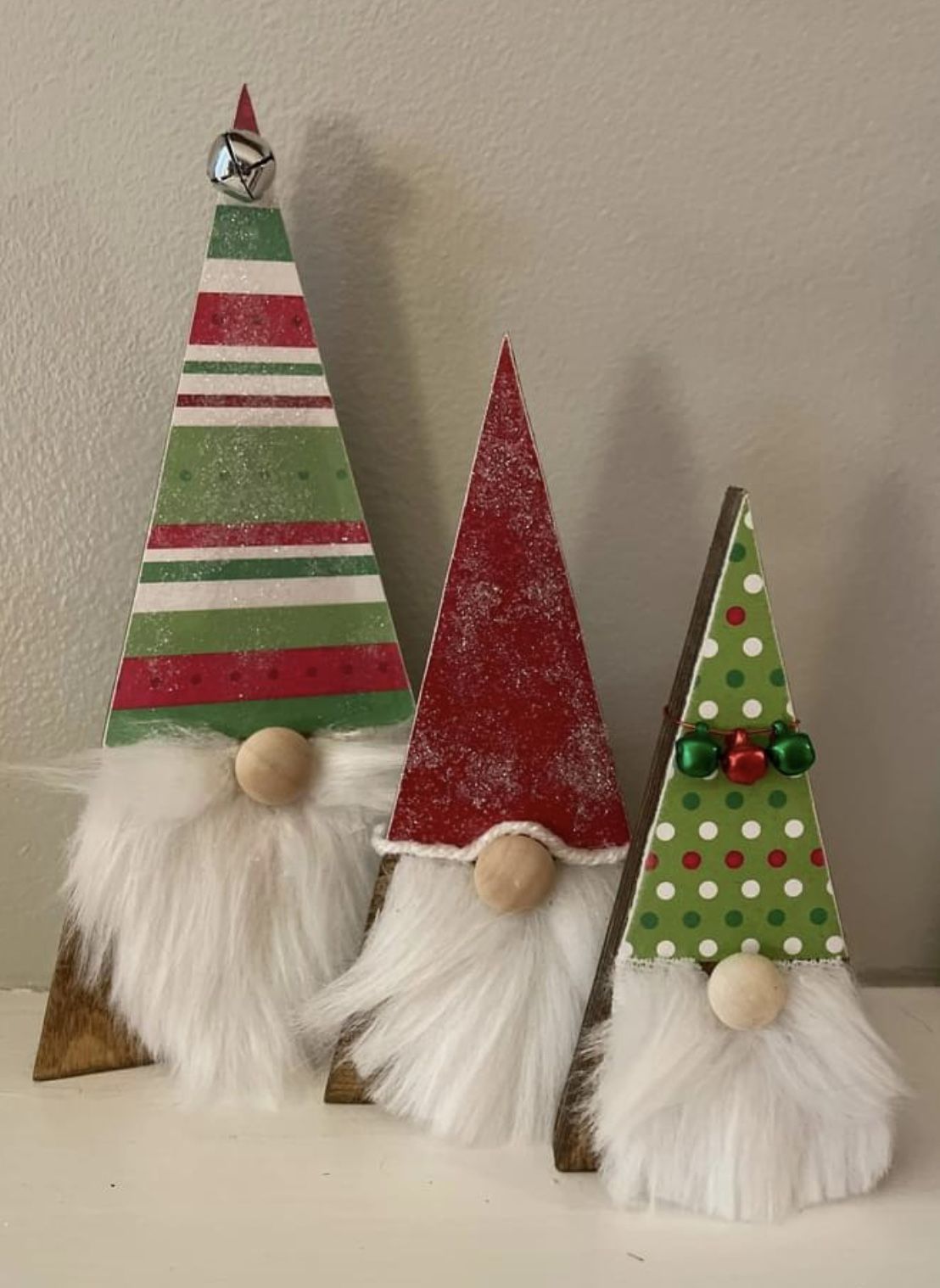 gnomes de noel avec des triangles en bois 7