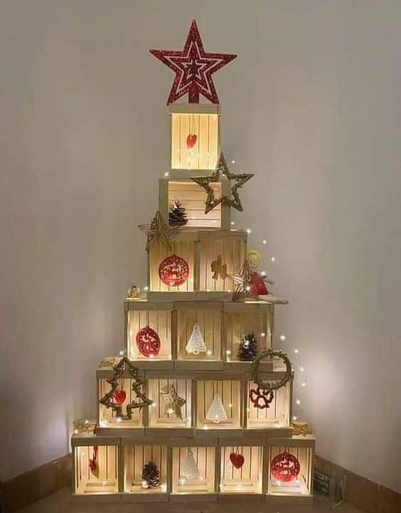 sapin de noel avec des caisses 4