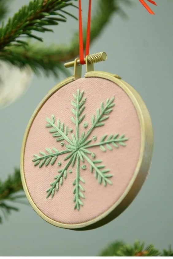 diy decoration de noel avec tambours brodes 3