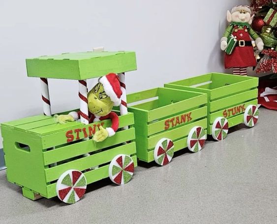 trains de noel fabriques avec des caisses en bois 3