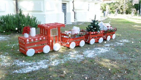 trains de noel fabriques avec des caisses en bois 7