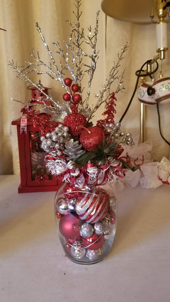 beaux arrangements de noel avec des boules 2