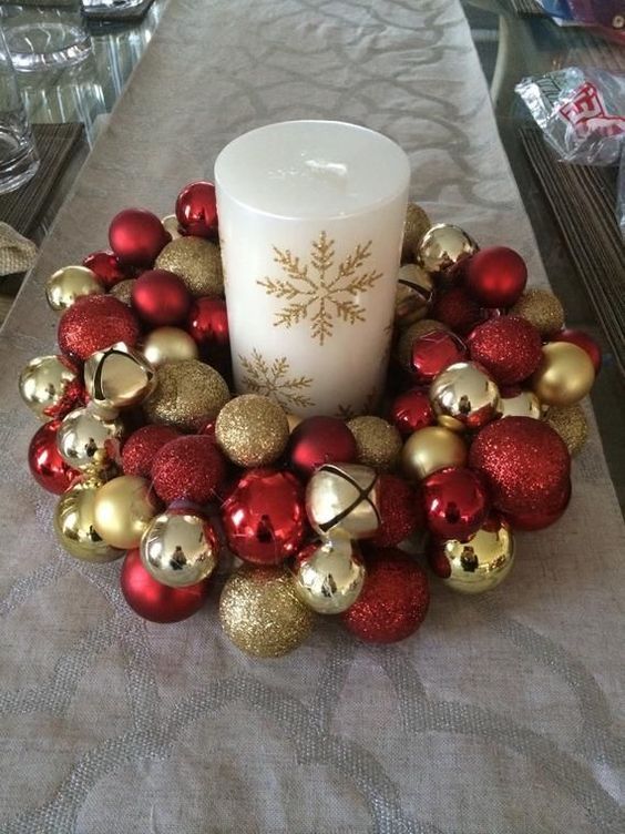 beaux arrangements de noel avec des boules 4