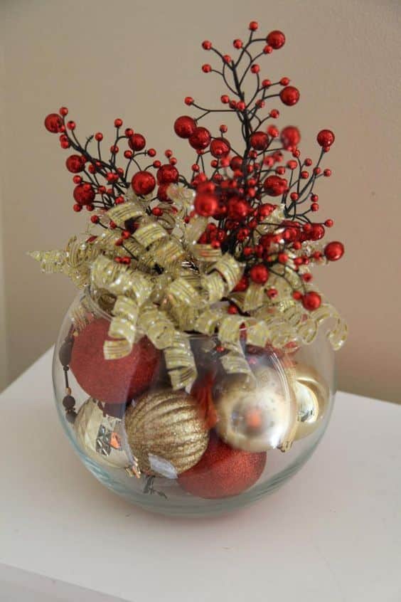 beaux arrangements de noel avec des boules 6