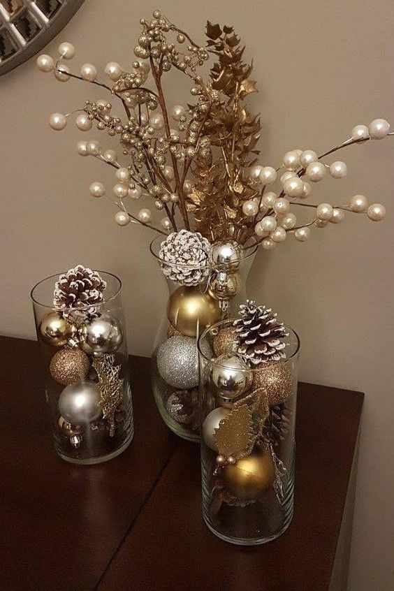 beaux arrangements de noel avec des boules 7