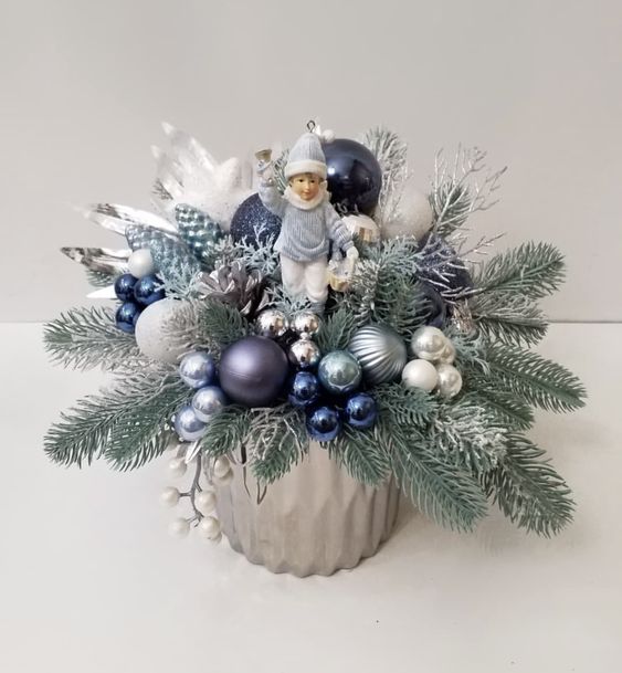 beaux arrangements de noel avec des boules 9