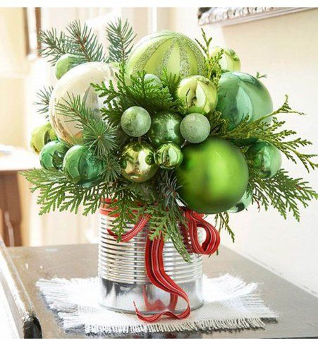 beaux arrangements de noel avec des boules