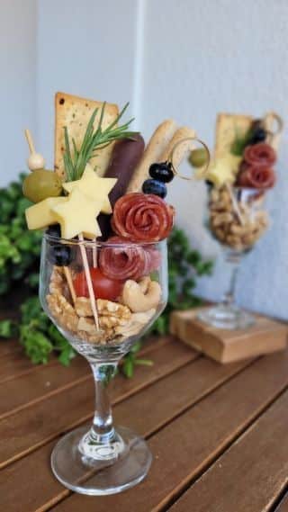 servir la charcuterie lors des fetes dans un verre 1