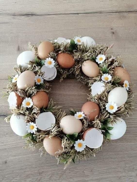 artisanat realise avec des coquilles doeufs pour decorer paques 5