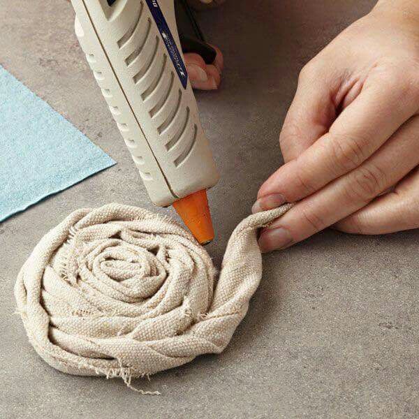idees de fleurs faites avec du tissu 1