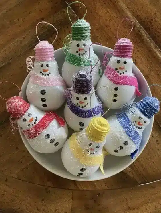 fabriquer des decorations de noel avec de vieilles ampoules recyclees 2 1