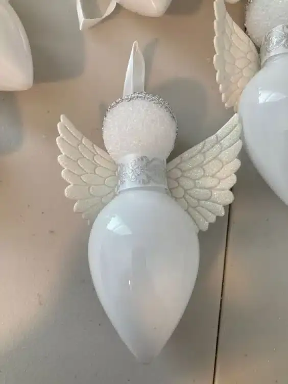 fabriquer des decorations de noel avec de vieilles ampoules recyclees 4 1