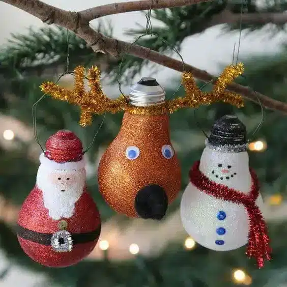 fabriquer des decorations de noel avec de vieilles ampoules recyclees 5
