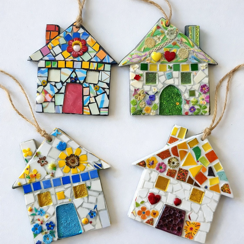 Petites maisons faites de morceaux de mosaïque : des idées poétiques pour décorer avec charme Petites maisons faites de morceaux de mosaïque : des idées poétiques pour décorer avec charme petites maisons faites de morceaux de mosaique 4