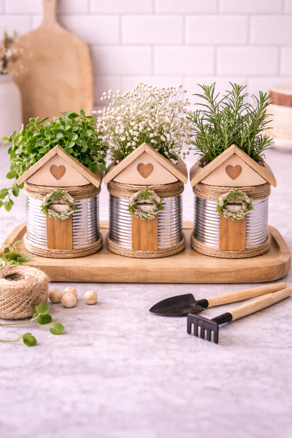 Petites maisons fabriquées à partir de boîtes de conserve : idées récup, déco poétique et bricolages pleins de charme Petites maisons fabriquées à partir de boîtes de conserve : idées récup, déco poétique et bricolages pleins de charme petites maisons fabriquees a partir de boites de conserve 6